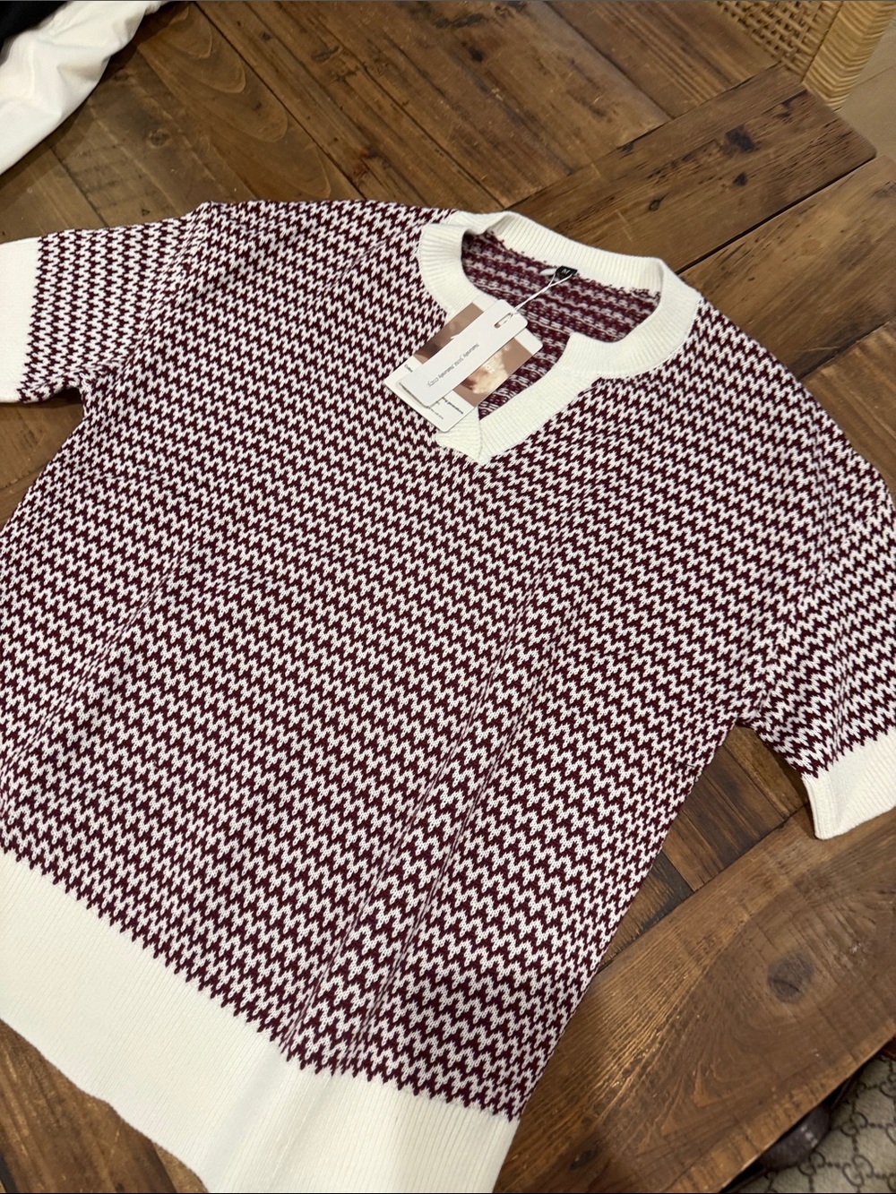 Men's V-Neck Short Sleeve Sweater in Burgundy and White